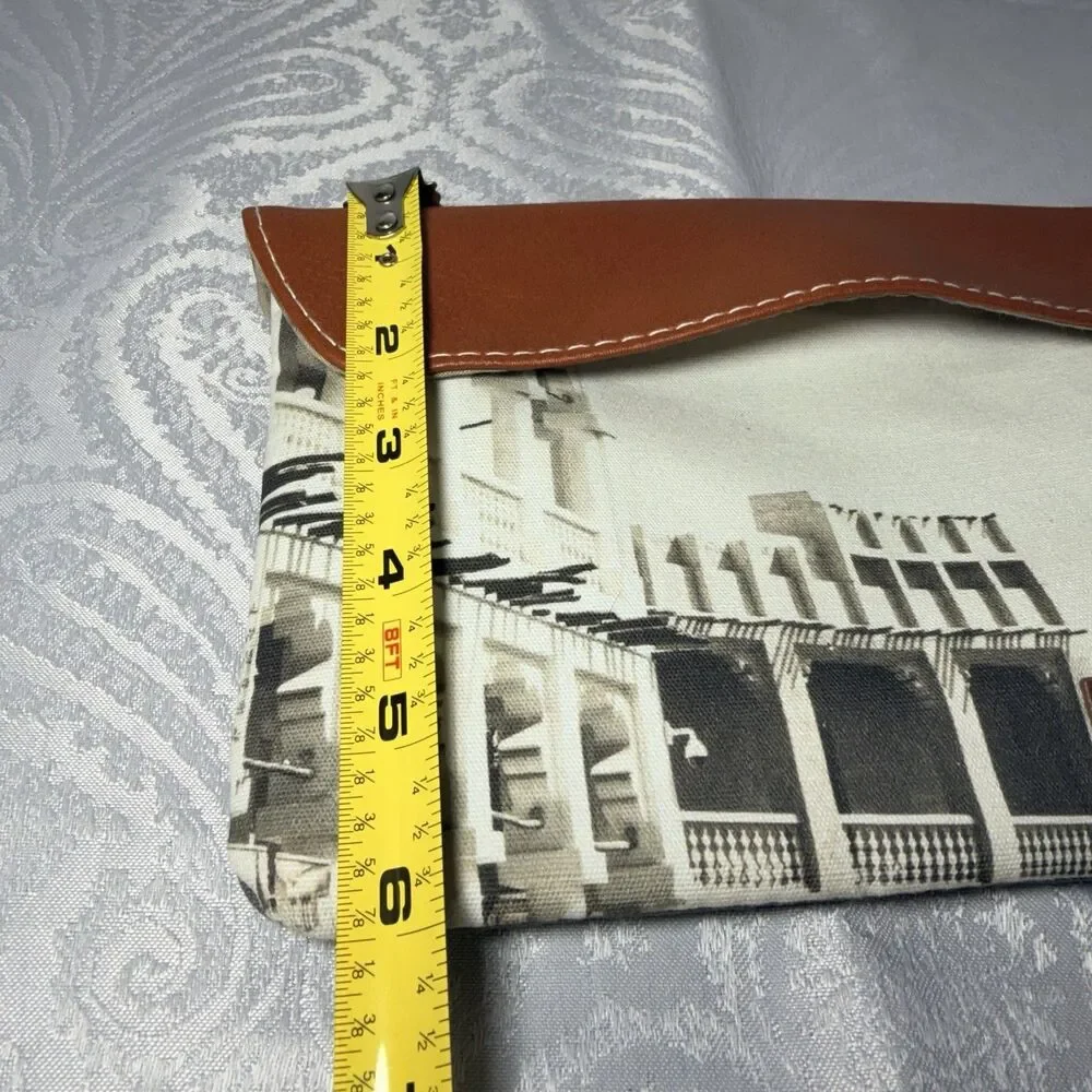 Qatar Airways Nappa Dori Business Class Amenity Pouch, VGC
